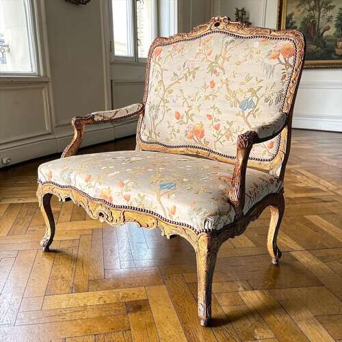 18th Century French Regence Giltwood Marquise Chair